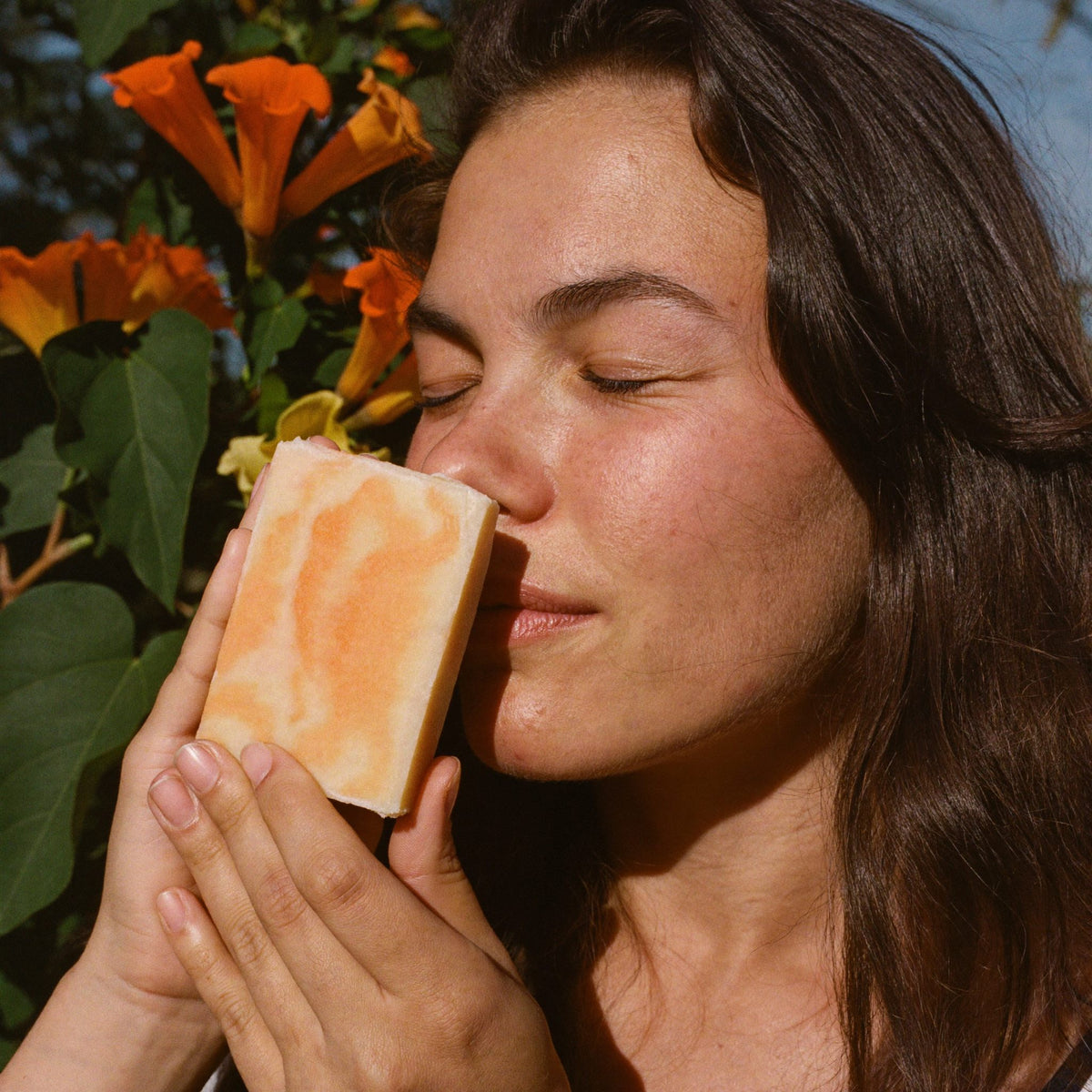 Soluna Seife von Loona’s – vegane Haar- und Körperpflege mit zartem Sommerduft, ideal für ein achtsames Selfcare-Ritual im Einklang mit der Natur