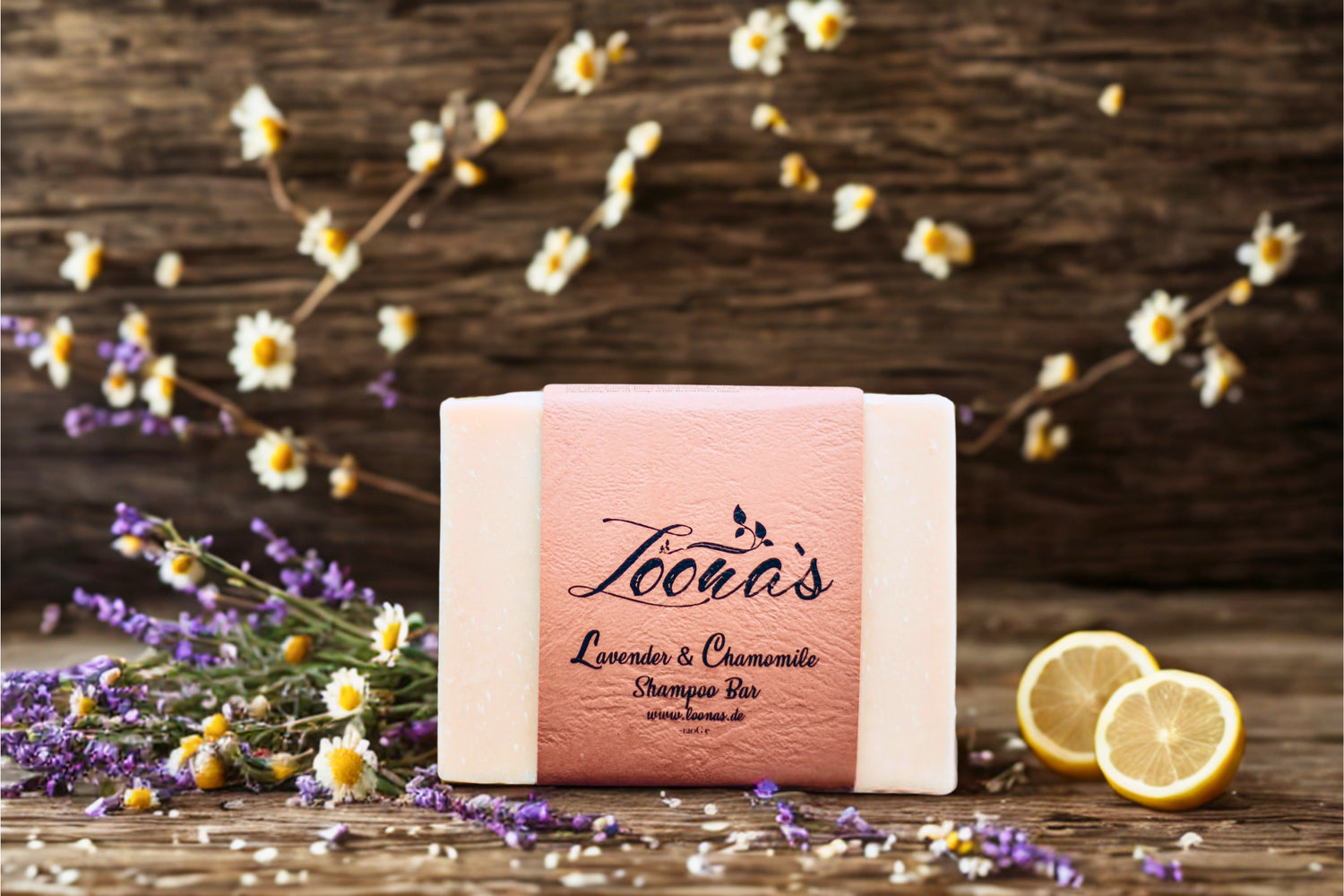 Stück Natur-Seife mit Lavendel und Kamille